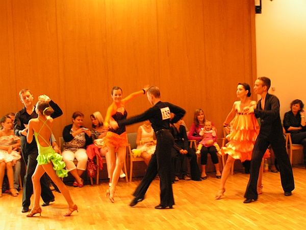 Tillinger Anna és Maczák Balázs (középen)